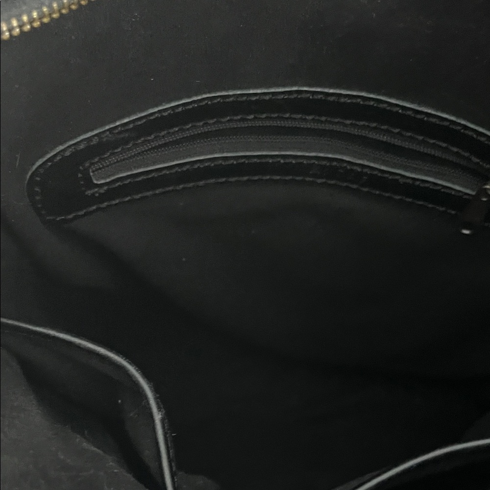 Sleek Black Women's Leather Backpack - Picture 6 of 7